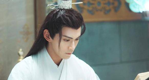 “星空体育app下载”
律诗的几种特殊押韵方式 辘轳韵、进退韵、葫芦韵、兼韵(图3) “星空体育app下载”
律诗的几种特殊押韵方式 辘轳韵、进退韵、葫芦韵、兼韵(图3)