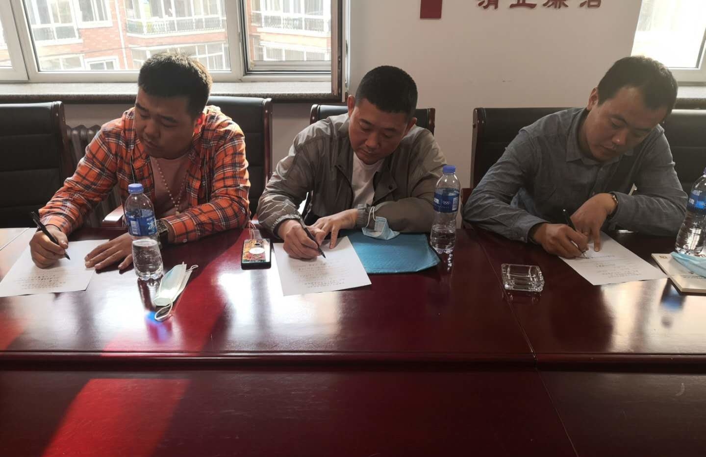 【星空体育APP】
哈尔滨市交警顾乡大队召开“服务经济、保障民生、规范执法”警民座谈会(图3)